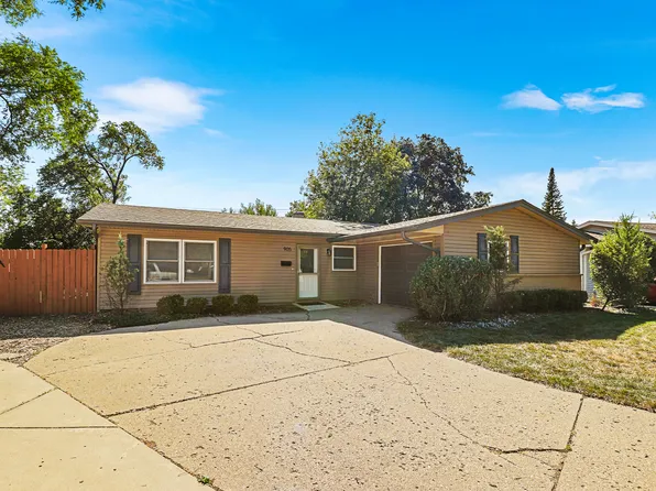 905 Wilshire Dr, Wheeling, IL 60090