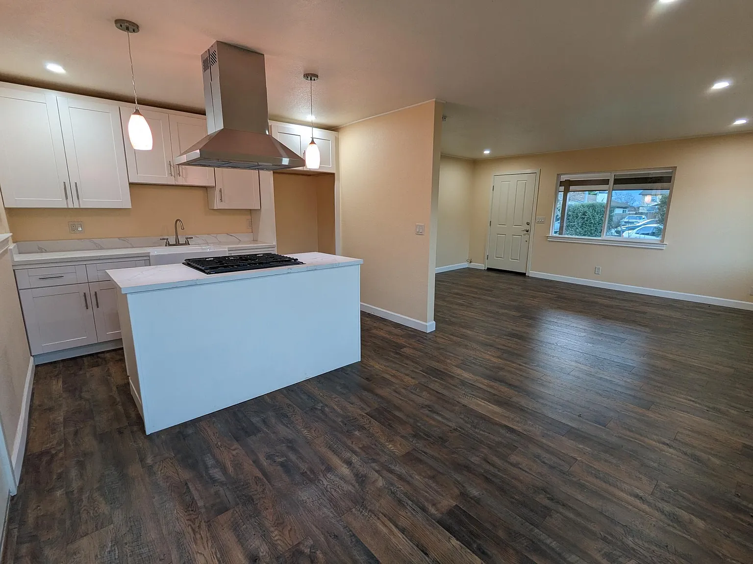 3 bed, 1332 sqft, $3,200 — Photo 3