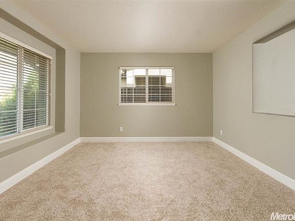 2nd image of 1384 Paddington Way