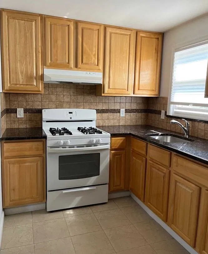 2 bed, 900 sqft, $1,800 — Photo 1