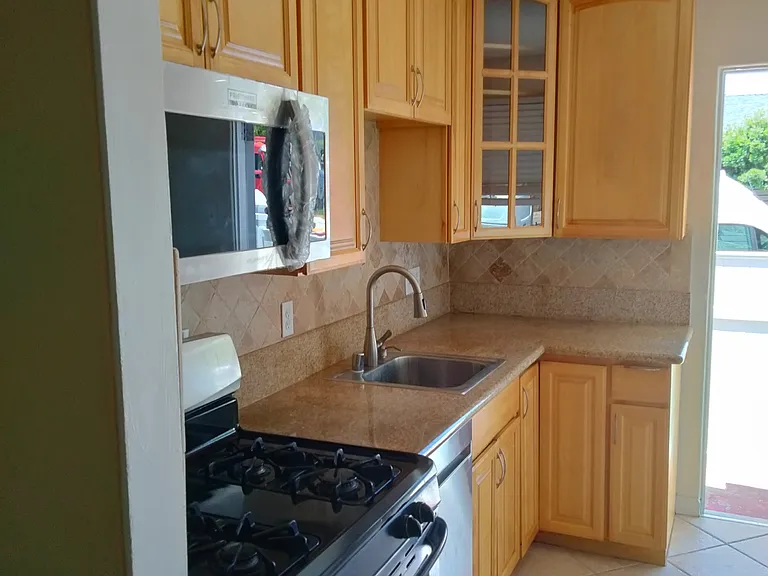 3003 E St — Photo 17