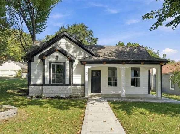614 Spruce St, Leavenworth, KS 66048