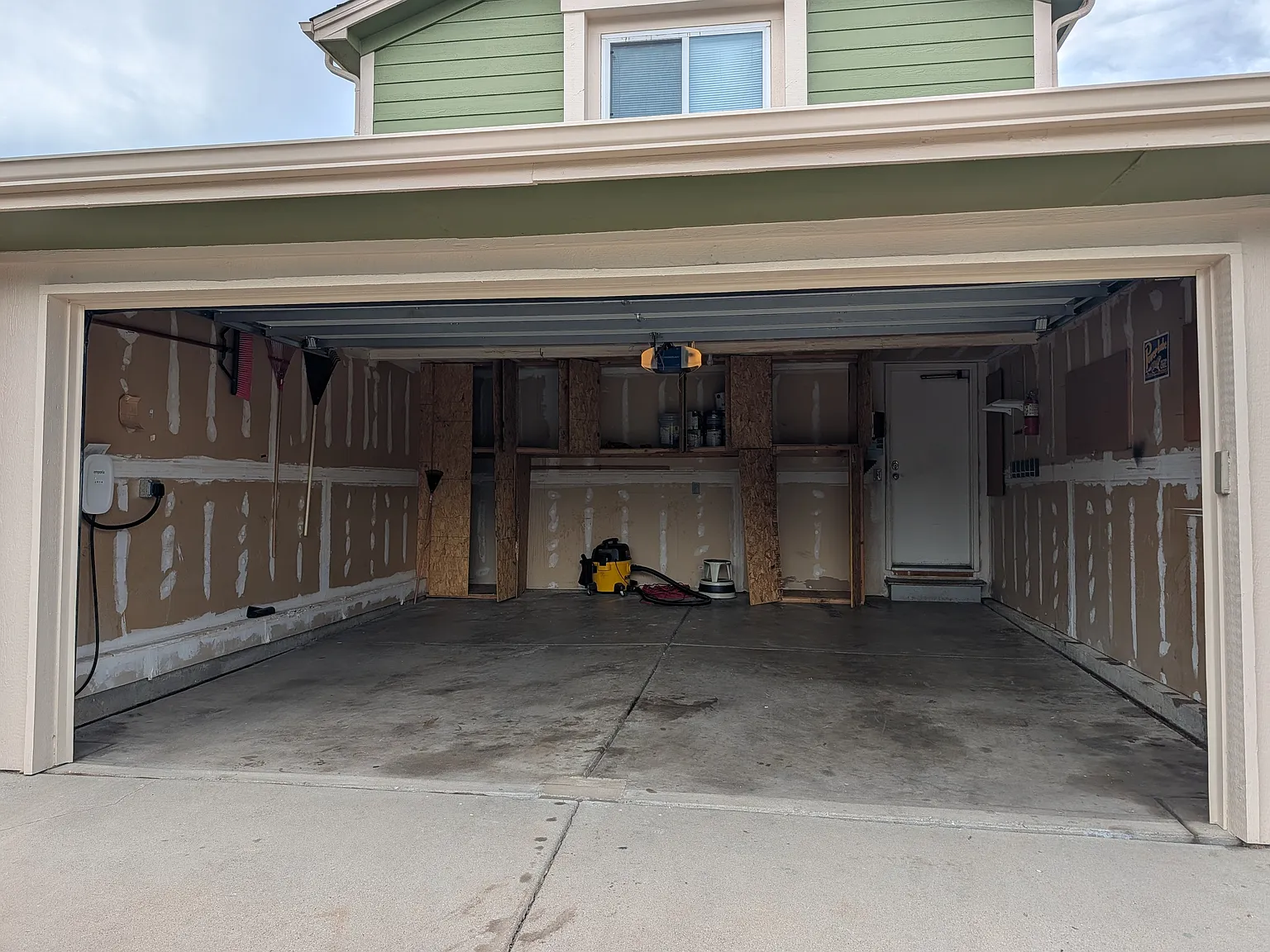 4 bed, 2426 sqft, $2,600 — Photo 2