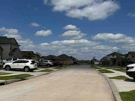 Exterior Neighborhood (street photo)