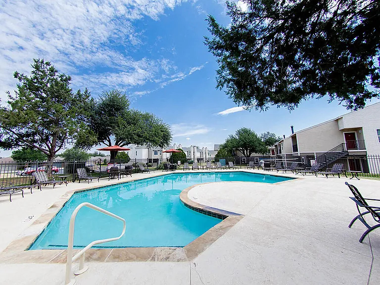 Aviare Place Apartments — Photo 9