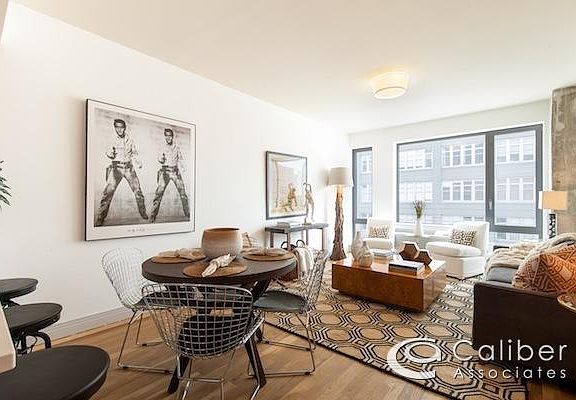 2nd image of 53 E Broadway #As9535