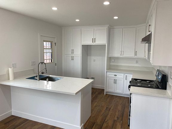 3rd image of 13521 Cerise Ave
