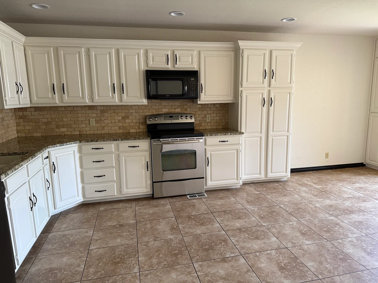 2 bed, 1949 sqft, $1,500 — Photo 4