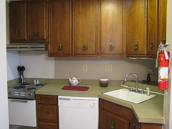 5th image of 1050 Seacliff Dr N