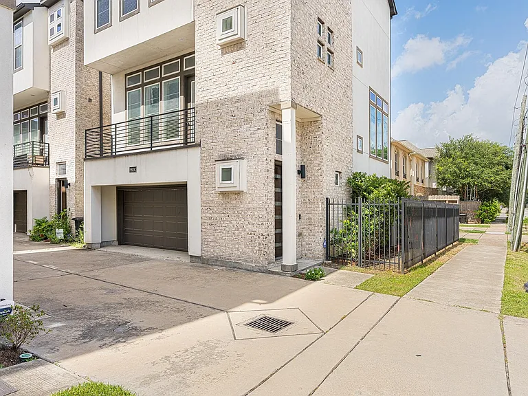 5813 Petty St #C — Photo 2
