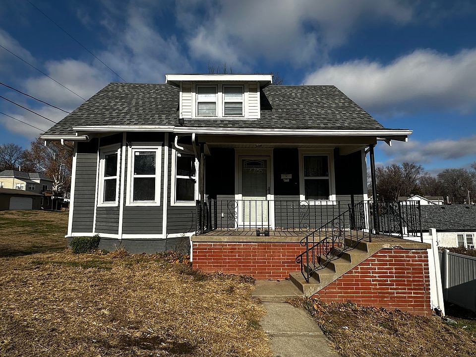 1st image of 215 E Cherry St