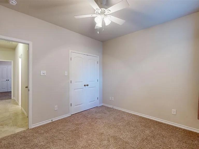 3805 Silverthorne Ln — Photo 15