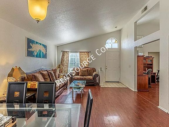 5th image of 39914 Milan Dr
