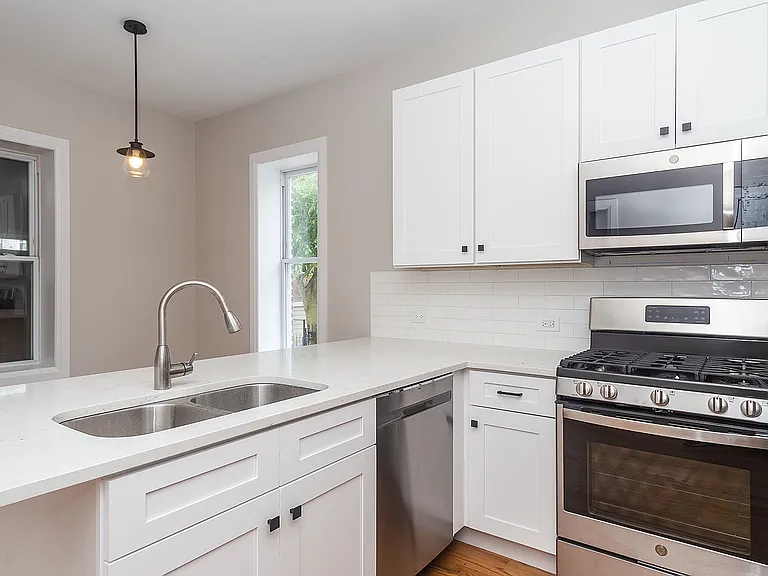 1840 N Saint Louis Ave #1 — Photo 4