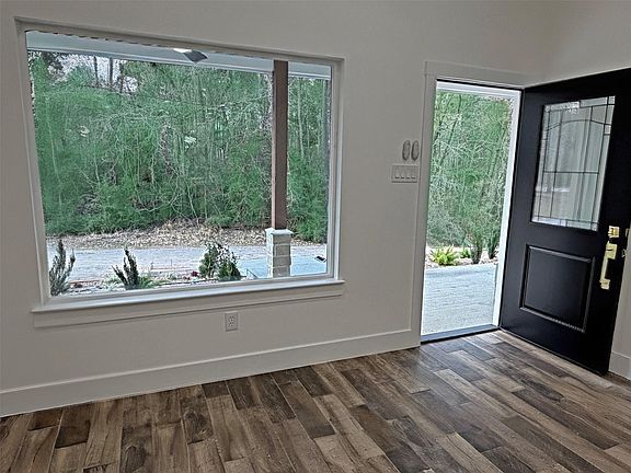 4th image of 410 Coast Loop