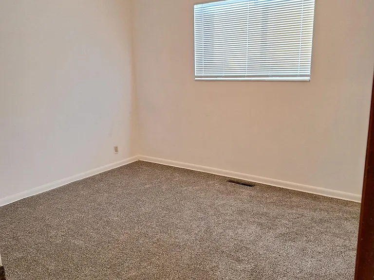 305 W Utah Ave — Photo 8