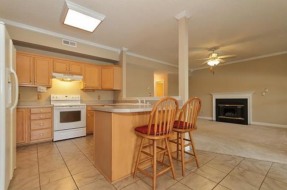 3rd image of 707 Williamsdale Rd