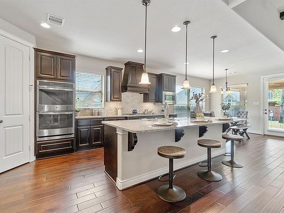OPEN ISLAND KITCHEN