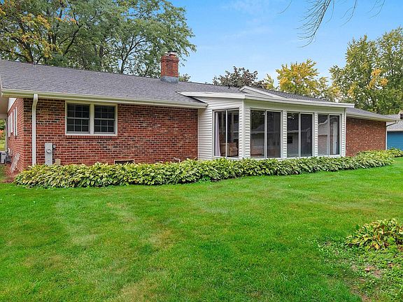 3rd image of 608 Woodside Dr