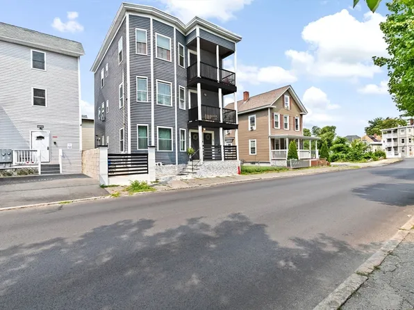 7 Daisy St, Lawrence, MA 01841