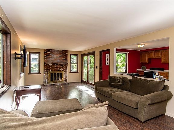 5th image of 414 Woodland Ln