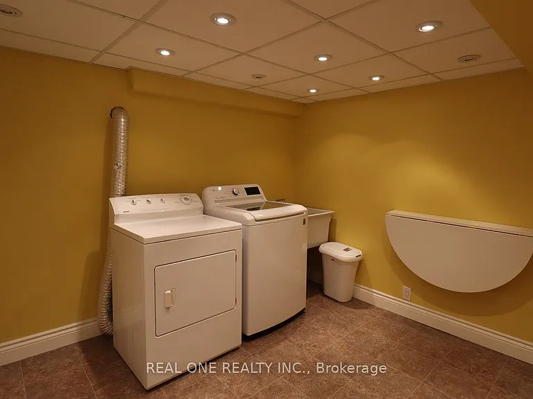 130 Mayfield Dr — Photo 25