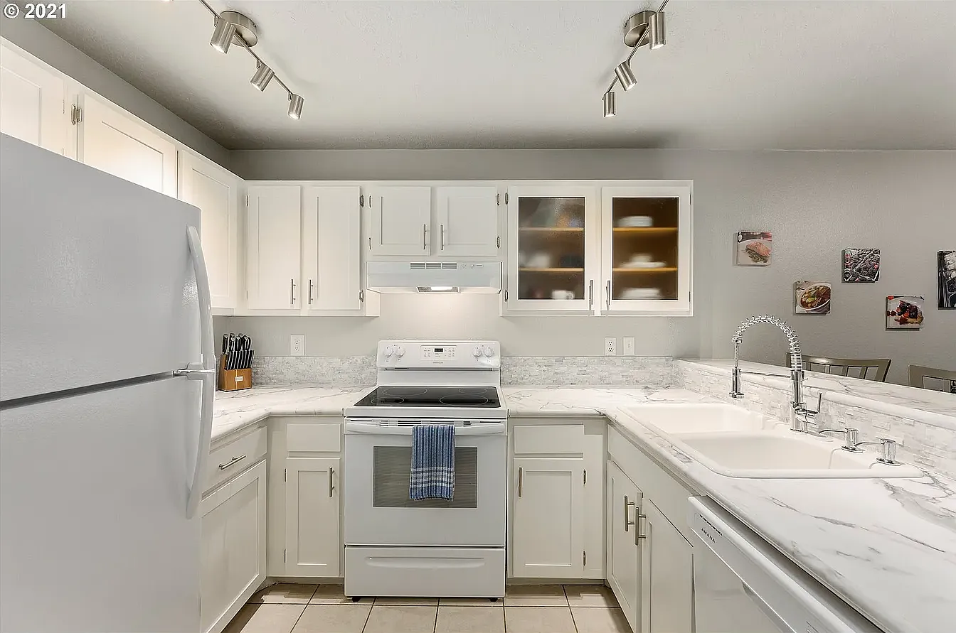 2 bed, 974 sqft, $2,375 — Photo 4