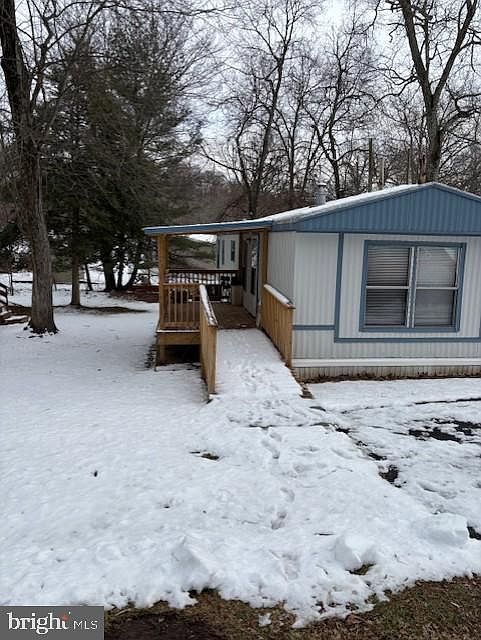 1st image of 8 Sandybrook Dr