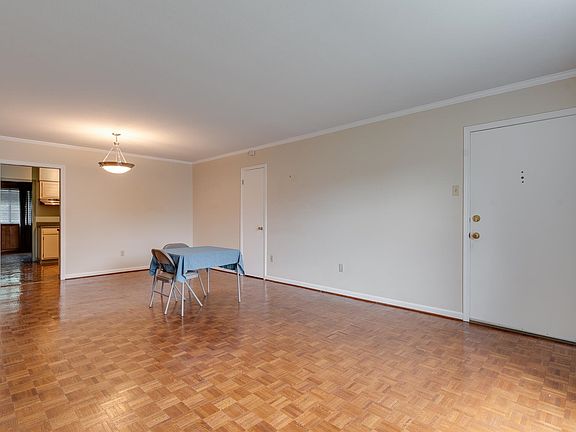 3rd image of 4400 Poplar Ave APT 18