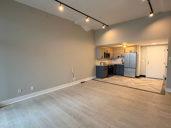 2nd image of 275 Chapel St #C-l