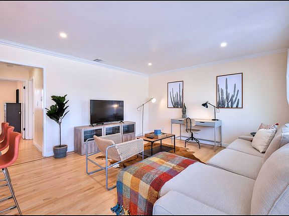 2nd image of 1028 12th St APT 10