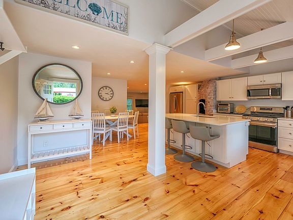 4th image of 28 Seminole Drive