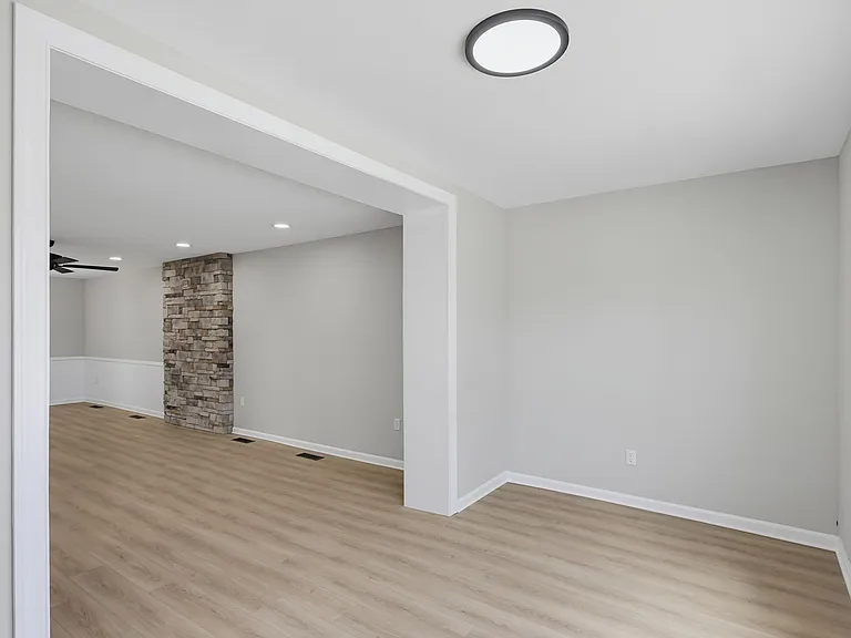 837 Virginia Ave — Photo 12