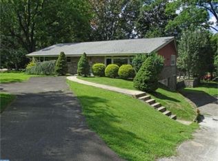 8120 Washington Ln, Wyncote, PA 19095