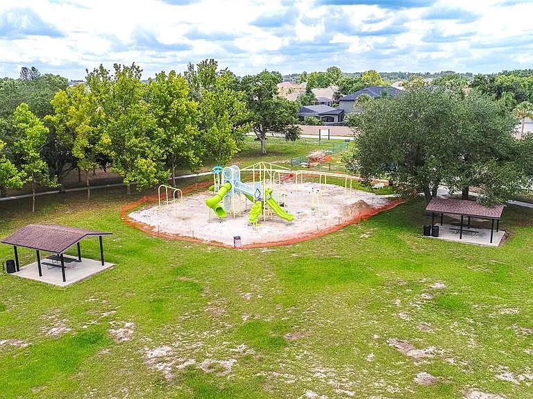 5126 Martinique Dr — Photo 24