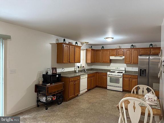 4th image of 140 Thomas Dr