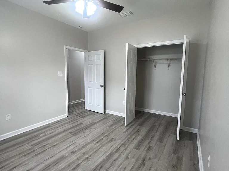 11601 Oaklane Dr — Photo 3