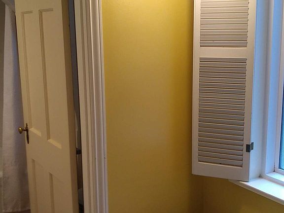 Foyer off front hall