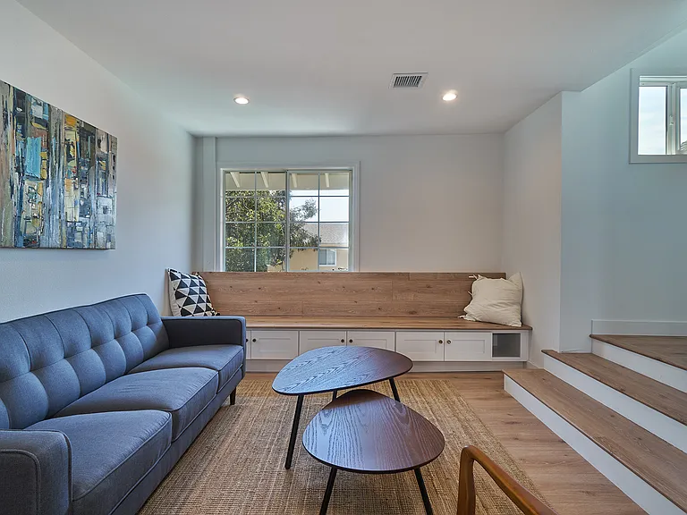 152 S Serrano Ave — Photo 8