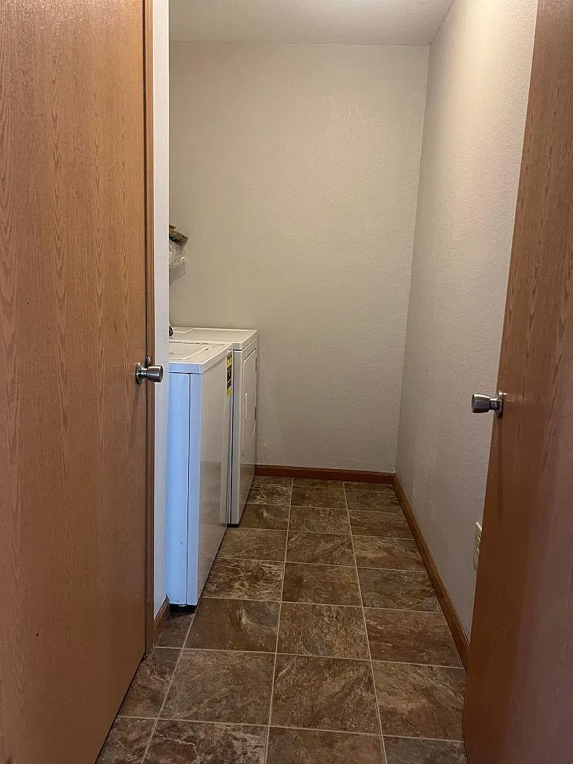 1001 Keystone Dr — Photo 3