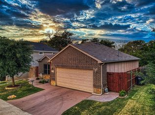 724 Sandy Ln, Fort Worth, TX 76120