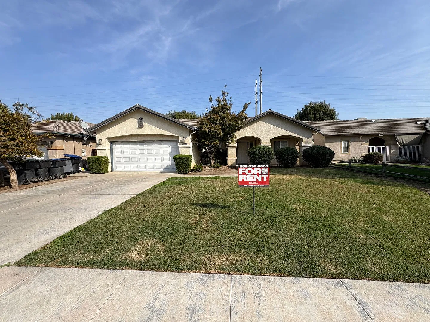 Cozy SE Visalia home Available Now! — Photo 1