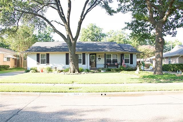 1st image of 623 Stardust Ln