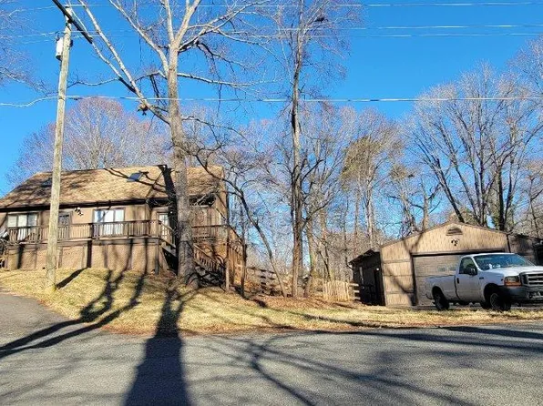 8844 McGrath Rd, Manassas, VA 20112