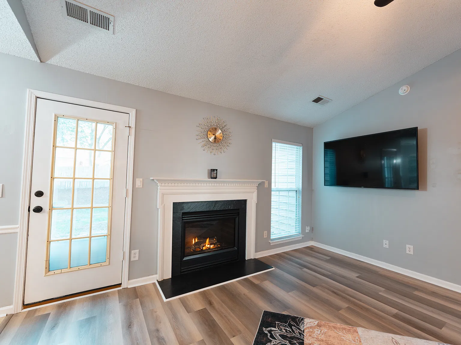 3 bed, 1226 sqft, $2,700 — Photo 3