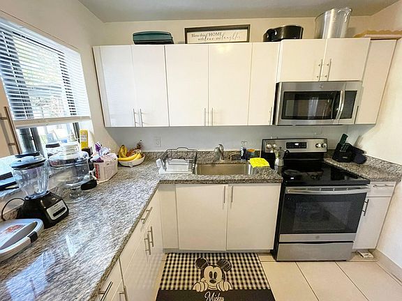 3rd image of 1820 SW 65th Avenue