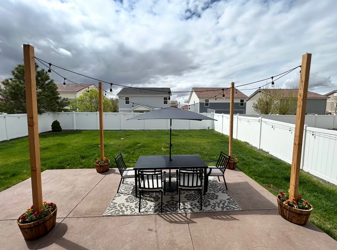 Building Photo - 9475 Castle Oaks Dr