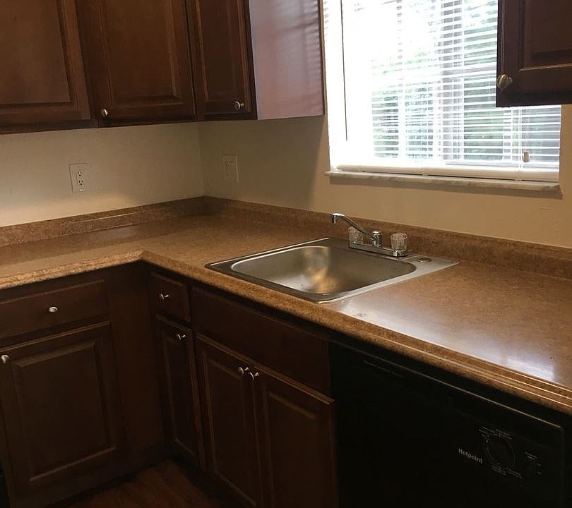 2nd image of 2176 Laurel Way APT 8