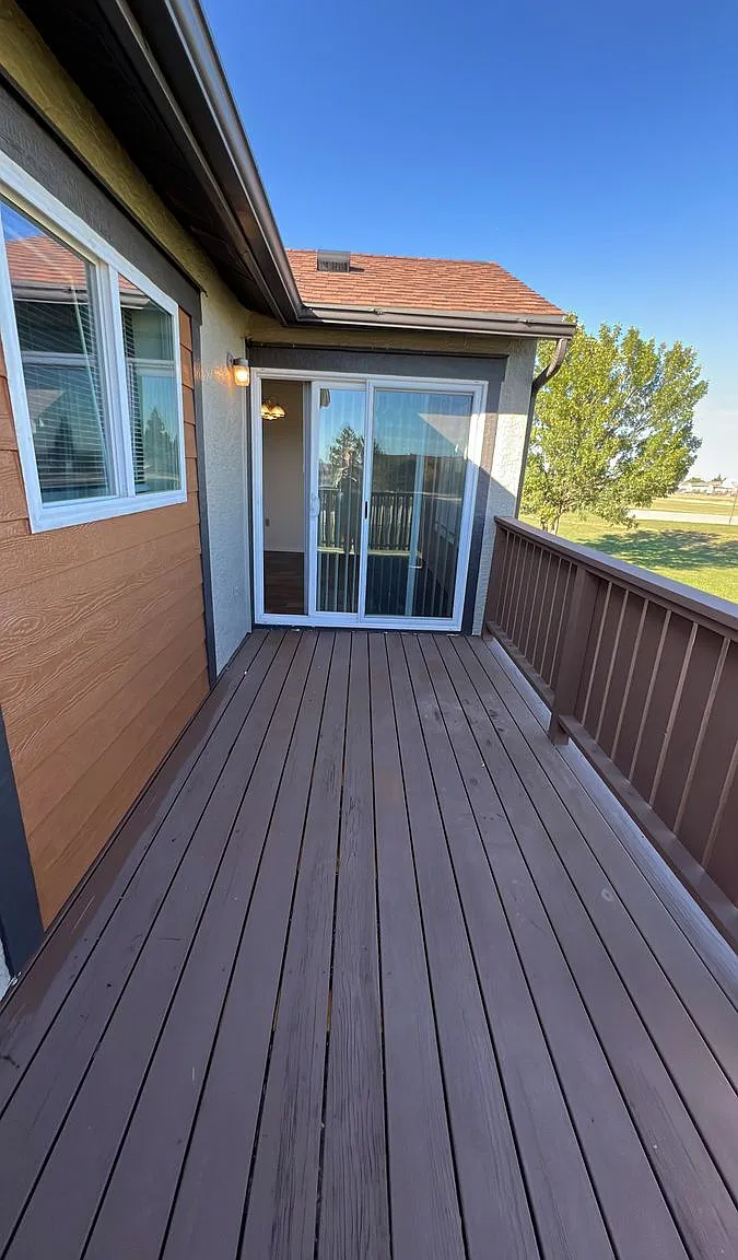 3 bed, 2.5 bath, 1328 sqft, $1,685 — Photo 1