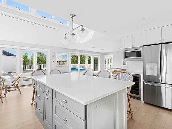5th image of 44 Bayfield Ln